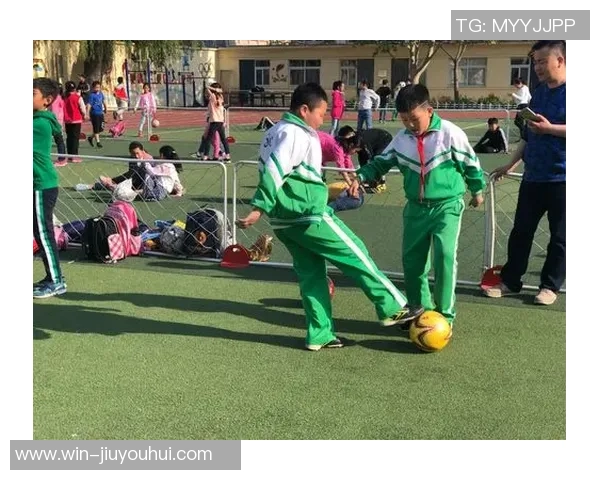 探索体育微课中的足球教学创新与实践方法